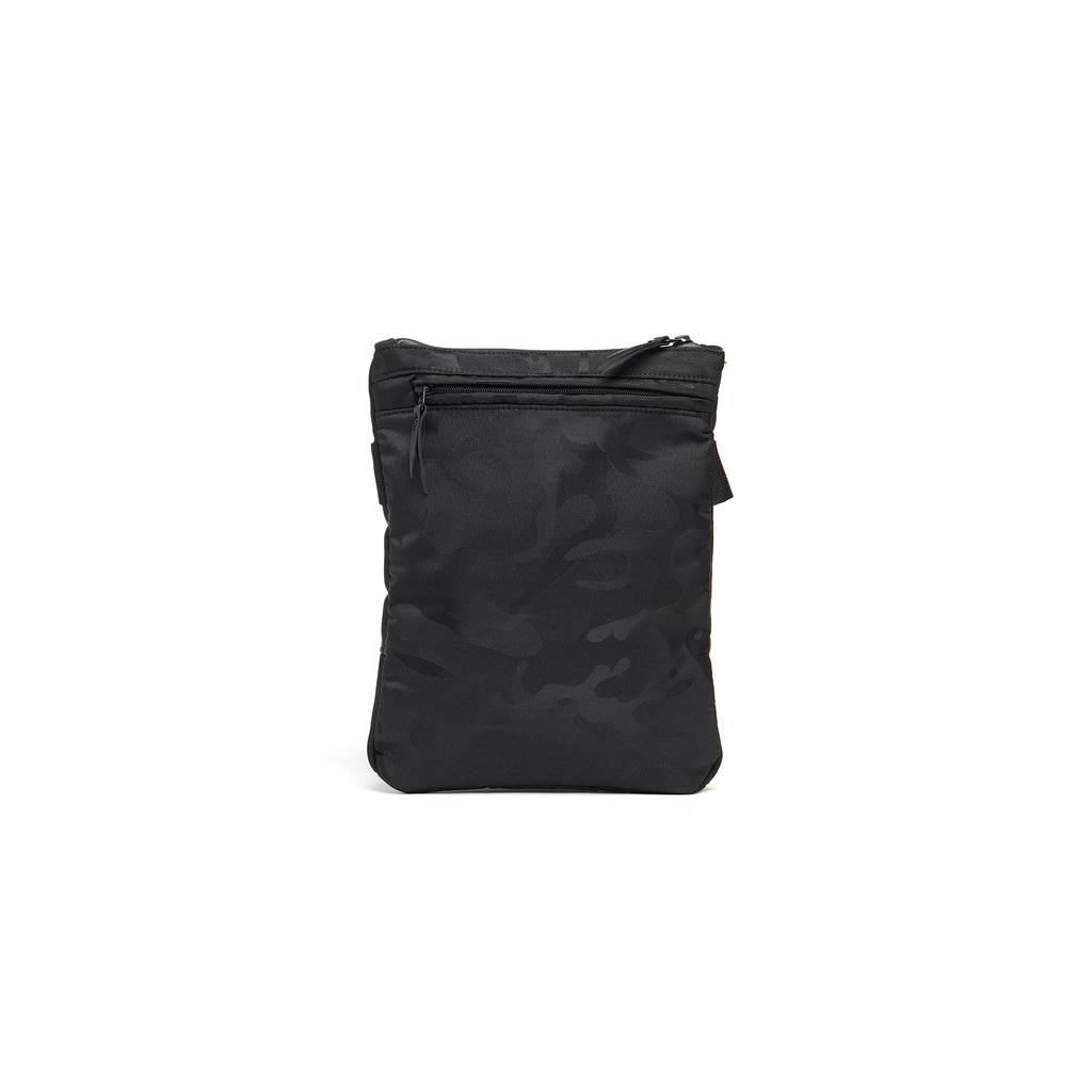 Mueslii crossbody,  made of jacquard  waterproof nylon, pattern camouflage, color black, back view.